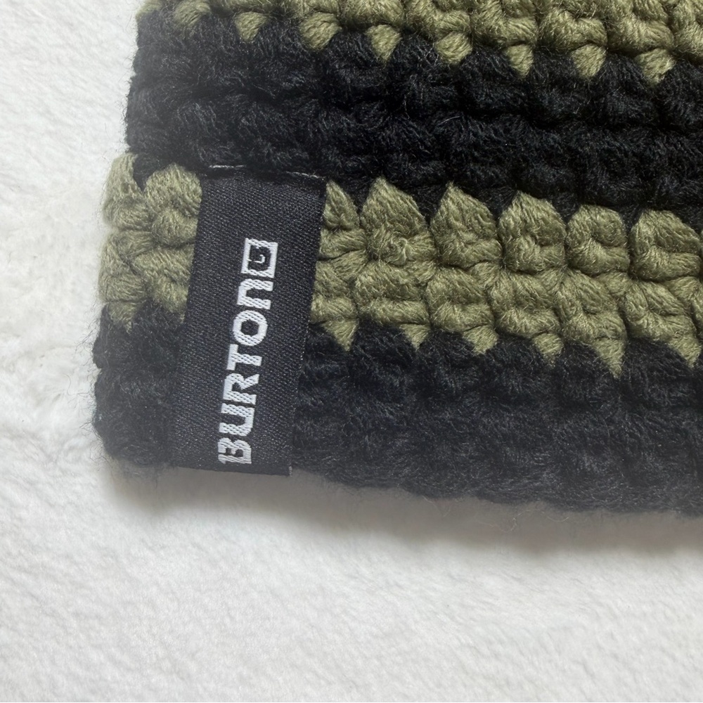 Burton‎ Black and Olive Knit Beanie - Picture 3 of 5